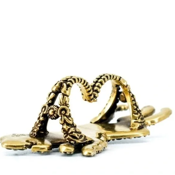 Authentic Gucci Green Gemstone Ring with Dynamic Design - Picture 4 of 6